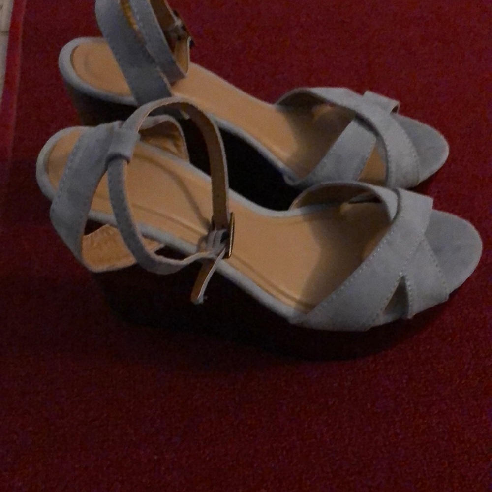 Powder Blue Fun Platforms - Picture 2 of 3